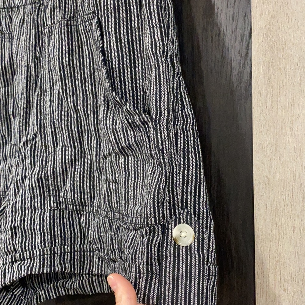 Shorts | Small - Picture 2 of 3